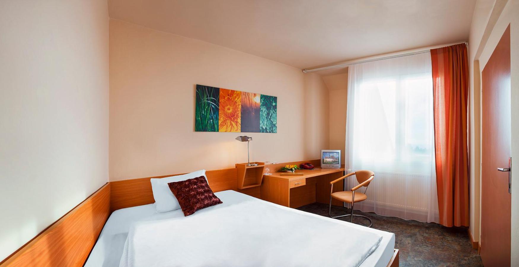 Hotel Benica بينيسوف المظهر الخارجي الصورة